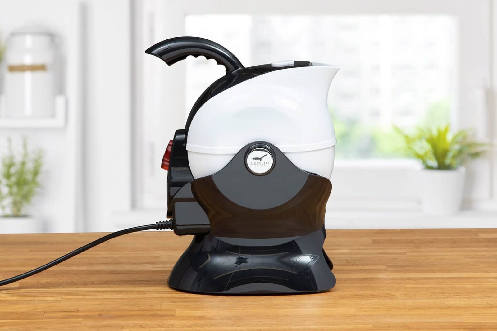 Uccello Kettle Black & White Uccello Kettle Daily Living Aid