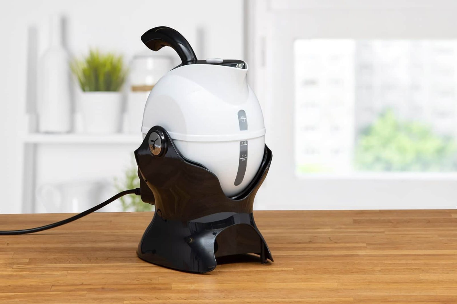 Uccello Kettle Black & White Uccello Kettle Daily Living Aid